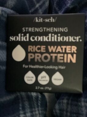 Kitsch Strengthening Solid Conditioner - Black & Rose Gold Text